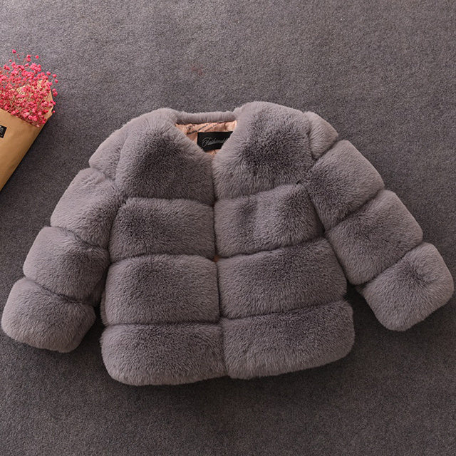 Luxurious Girls' Fur Coat – A Touch of Elegance for Any Occasion