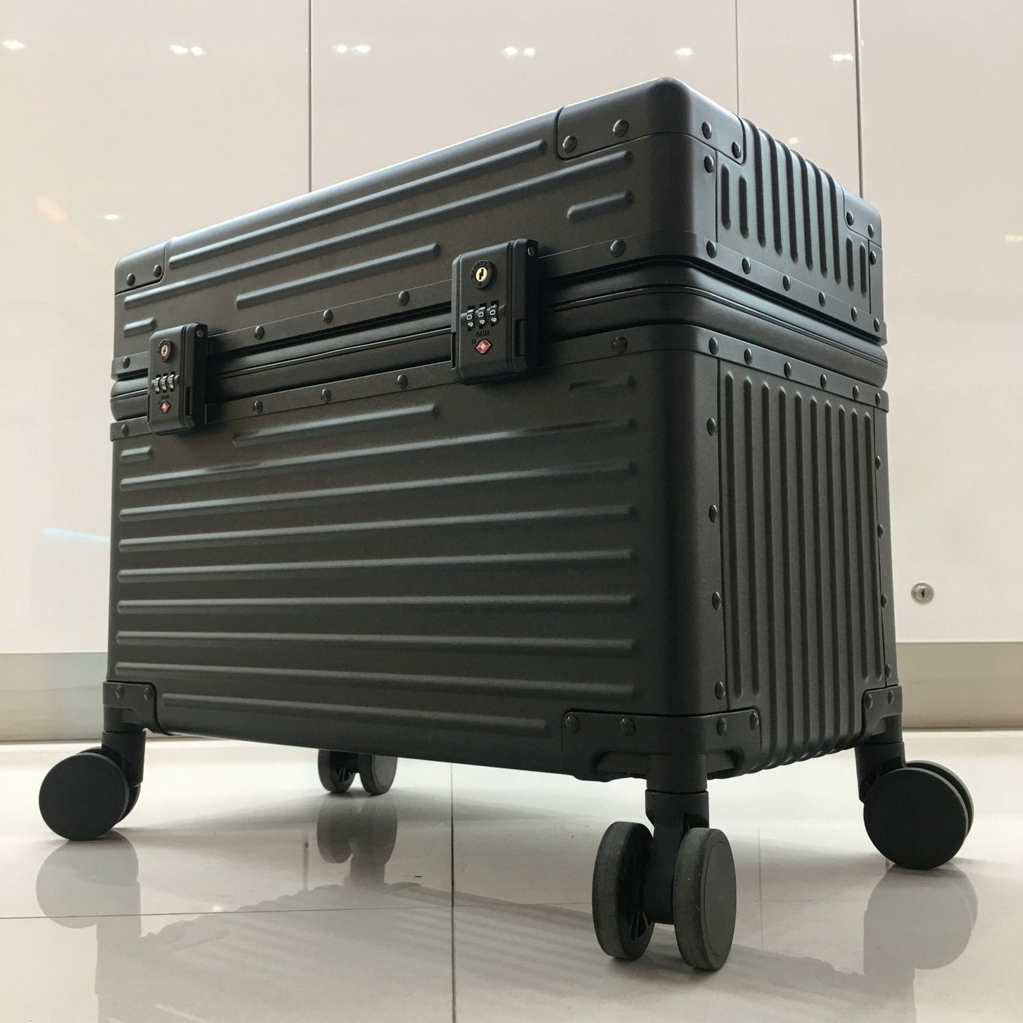 Pro Studio Aluminum Trolley Case