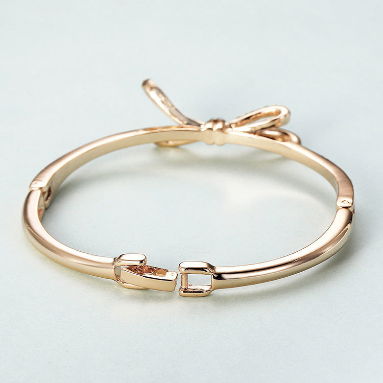 “Rose Luxe Diamond Bow” Alloy Bracelet